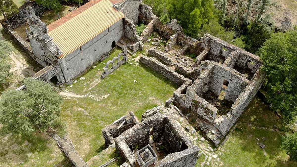 Mosteiro das Júnias: 35 Anos de um Alerta Ignorado